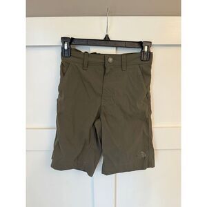 Boys Northface Green shorts size‎ 10/12